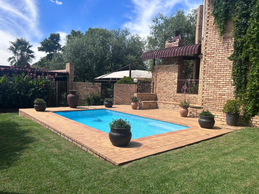7 Bedroom Property for Sale in Langenhovenpark Free State